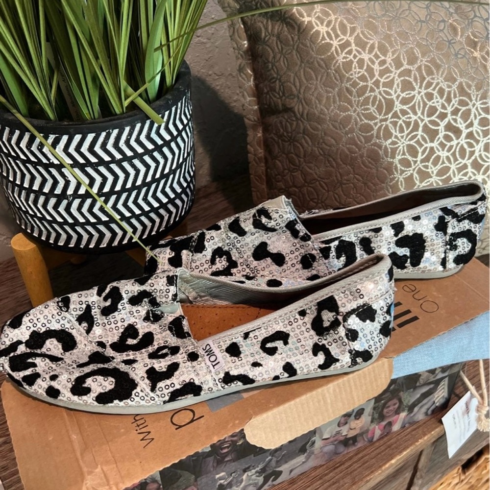 Limited edition Toms Classic Leopard Sequins